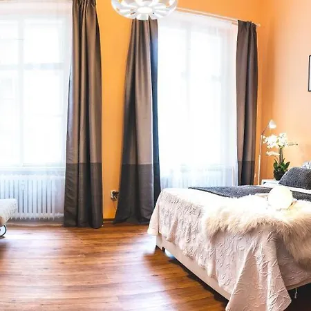The Grand Royal 3Bdr Heart Of Old Town Apartment